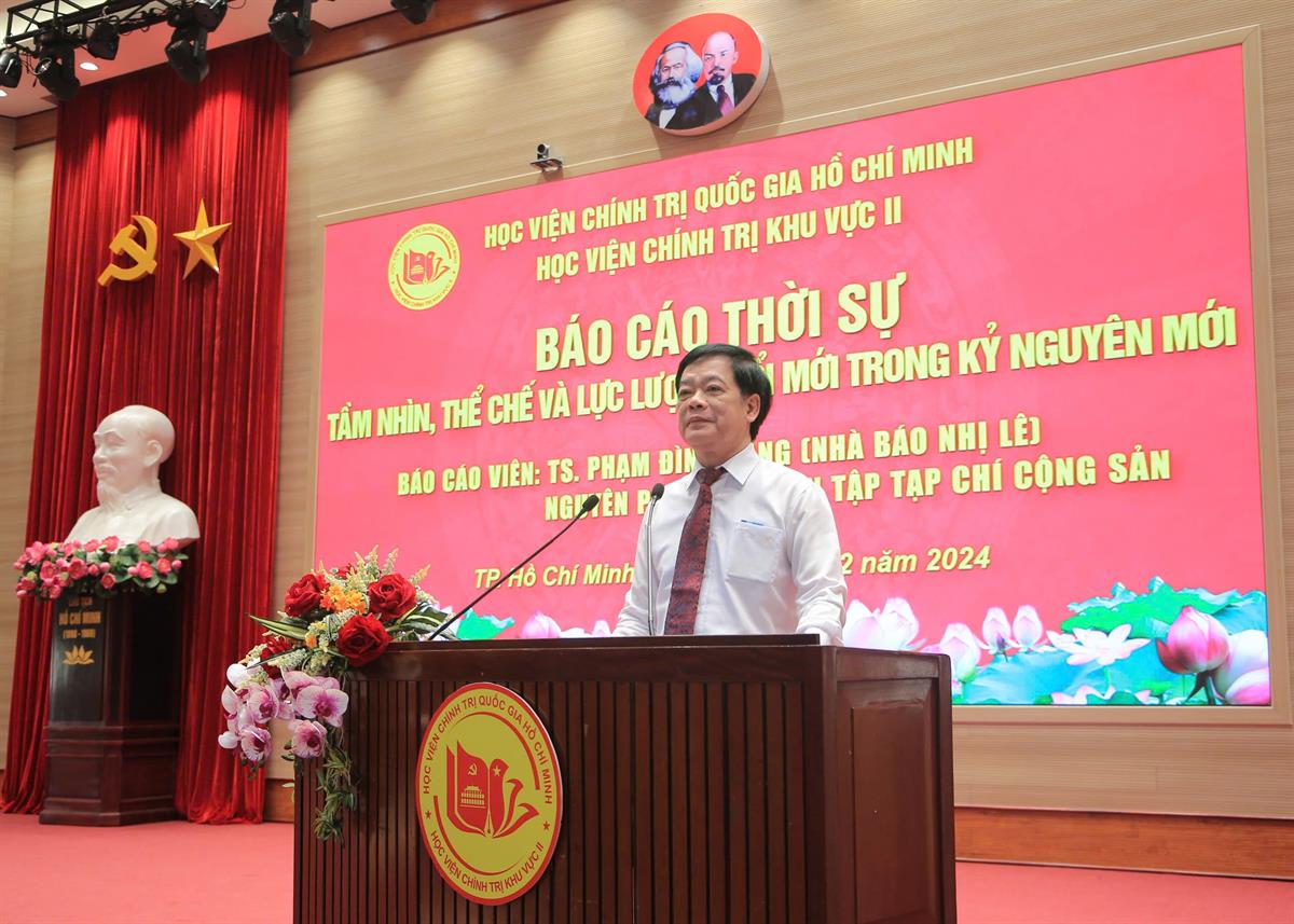 TS. Phạm Đình Đảng (Nhà báo Nhị Lê) - Nguyên Phó Tổng Biên tập  Tạp chí Cộng sản báo cáo thời sự tháng 12/2024 với chủ đề:  “Tầm nhìn, thể chế và lực lượng đổi mới trong kỷ nguyên mới”