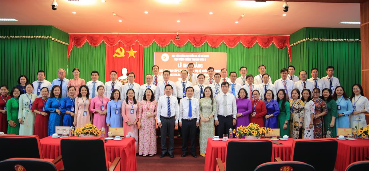 Khai giảng Lớp Cao cấp lý luận chính trị hệ không tập trung K76.B05 và K76.B06 Thành ủy Thành phố Hồ Chí Minh, khóa học 2025 - 2027