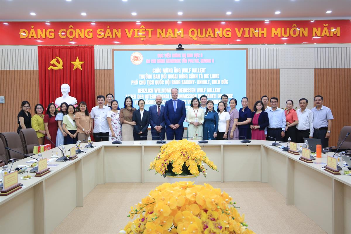 Lãnh đạo Học viện Chính trị khu vực II đón tiếp và làm việc với Ông Wulf Gallert - Trưởng Ban Đối ngoại Đảng Cánh tả Die Linke, Phó Chủ tịch quốc hội bang Saxony - Anhalt, Cộng hòa Liên bang Đức