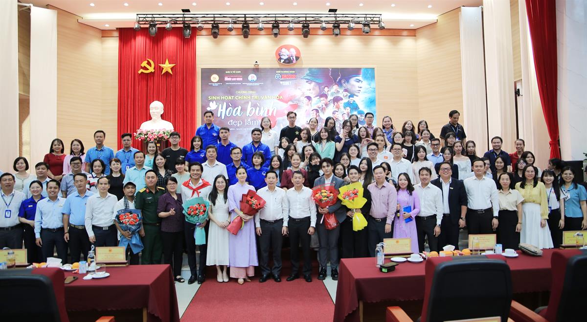 Học viện Chính trị khu vực II tổ chức Chương trình sinh hoạt chính trị, văn hóa với chủ đề: “Hòa bình đẹp lắm”