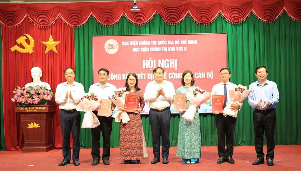 Hội nghị công bố Quyết định về công tác cán bộ