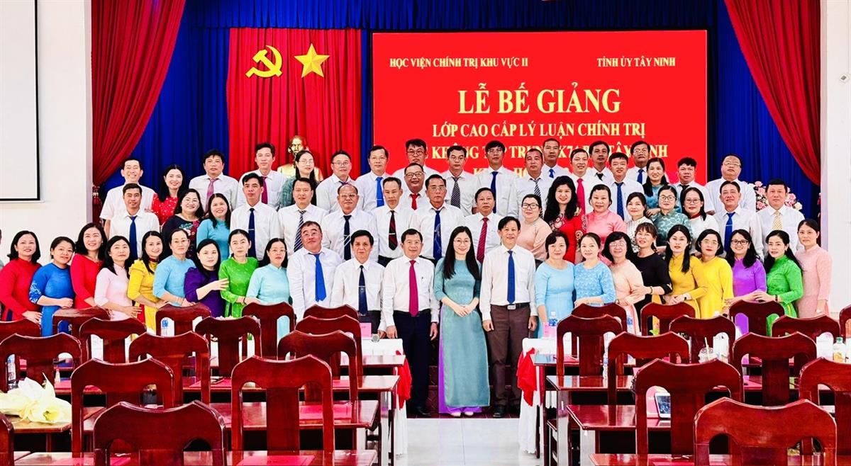 Lễ Bế giảng lớp Cao cấp lý luận chính trị K74.B06 Tây Ninh, khóa học 2023-2025