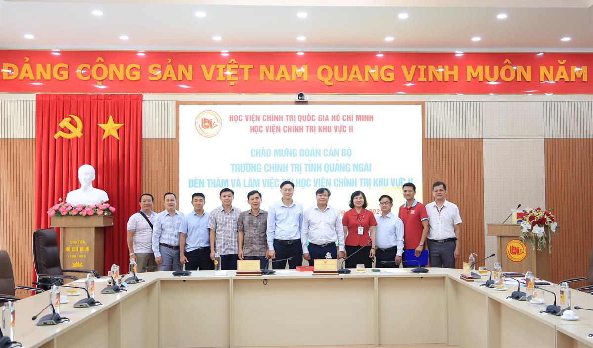 Chào mừng Đoàn công tác Trường Chính trị tỉnh Quảng Ngãi thăm và làm việc tại Học viện II