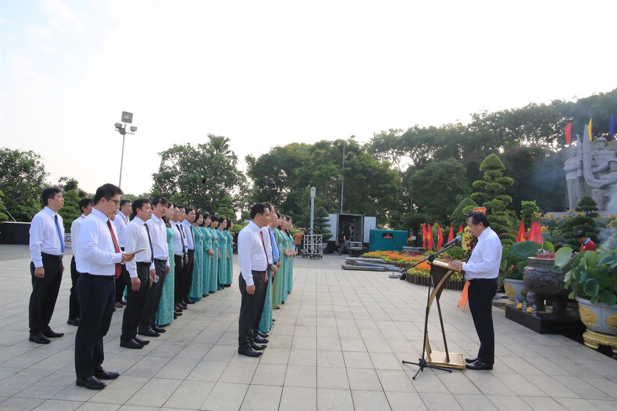 Lễ Dương hương, dâng hoa kỷ niệm 153 năm ngày sinh chủ tịch Hồ Chí Minh