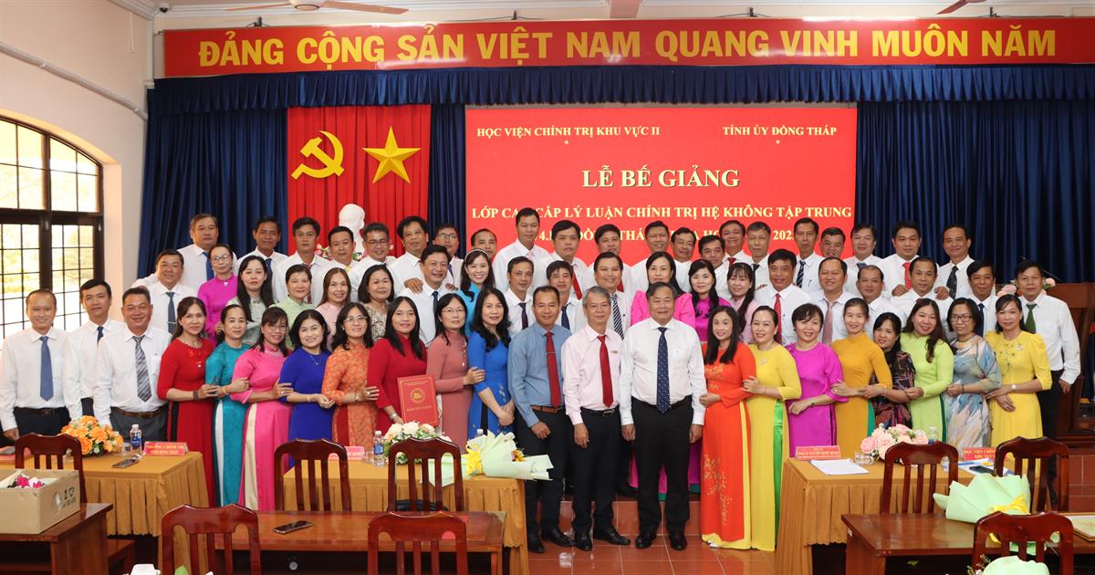 Lễ bế giảng lớp Cao cấp lý luận chính trị hệ không tập trung k74.B02 Đồng Tháp, khóa học 2023-2025