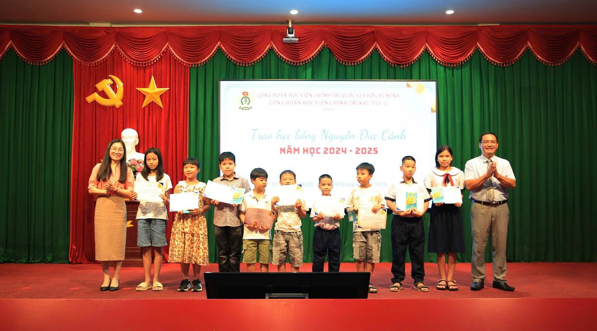 Lễ kỷ niệm 24 năm ngày Gia đình Việt Nam (28/6/2001 - 28/6/2025)  và trao học bổng Nguyễn Đức Cảnh năm học 2024 - 2025