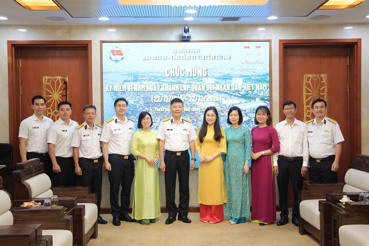 Đoàn công tác Học viện Chính trị khu vực II thăm và chúc mừng Tổng công ty Tân cảng Sài Gòn nhân dịp kỷ niệm 81 năm ngày thành lập Quân đội Nhân dân Việt Nam (2/12/1944 -22/12/2025)