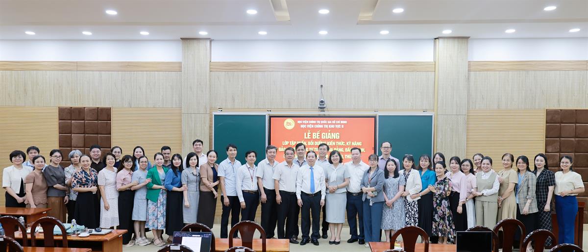 Lễ bế giảng lớp tập huấn, bồi dưỡng kiến thức, kỹ năng bảo vệ nền tảng tư tưởng của Đảng, đấu tranh phản bác các quan điểm sai trái, thù địch