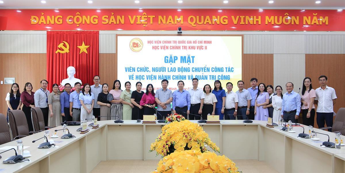 Học viện Chính trị khu vực II tổ chức gặp mặt viên chức, người lao động chuyển công tác về Học viện Hành chính và Quản trị công