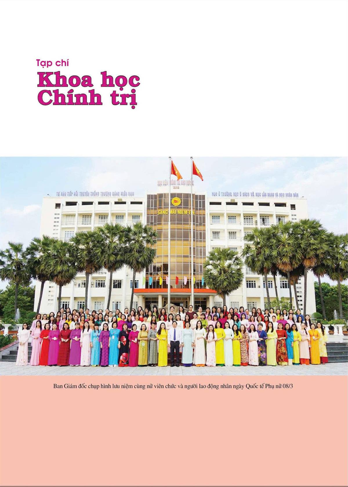 Ban Giám đốc chụp hình lưu niệm với toàn thể nữ viên chức và người lao động nhân ngày Quốc tế phụ nữ 08/3